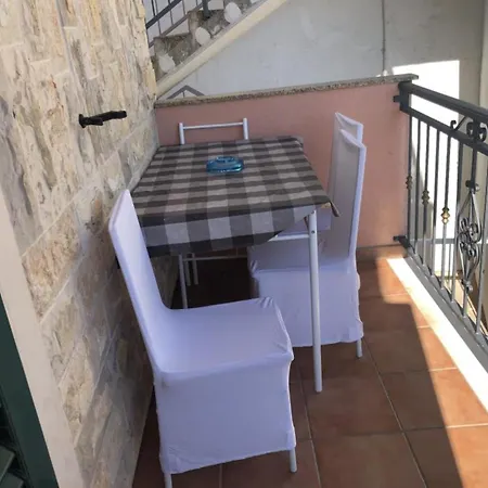 Borzic - One Bedroom With Terarce And Sea View 아파트 오미스