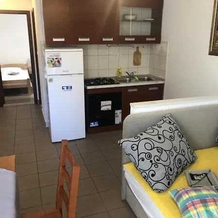 Borzic - One Bedroom With Terarce And Sea View Omiš